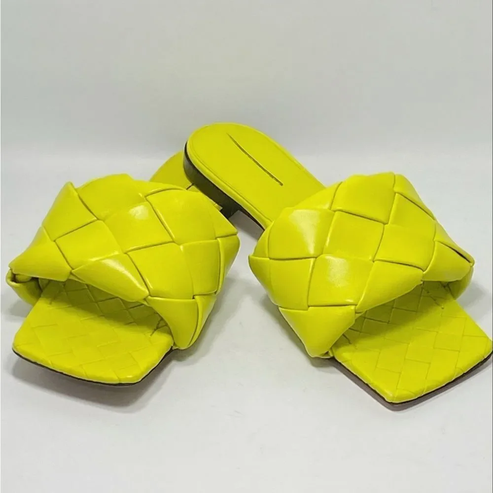 Bottega Veneta Lido Flat Leather Sandals
